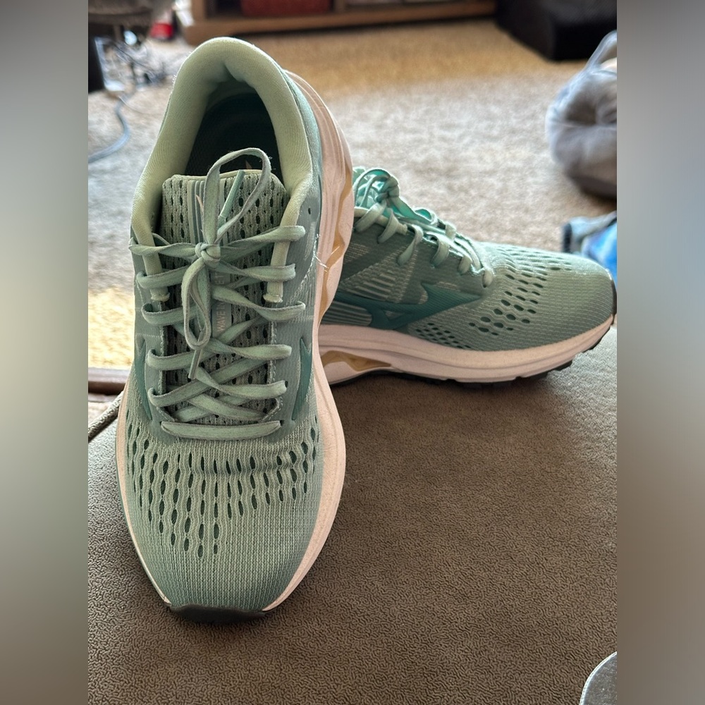 Wave Inspire 17 running shoes